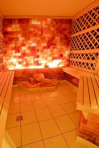Cabină de sare în hotelul Ramada de 4 stele, Hotel Aquaworld Budapest, wellness şi spa în Ungaria - ✔️ Aquaworld Resort Budapest**** - Lume acvatică în Budapesta