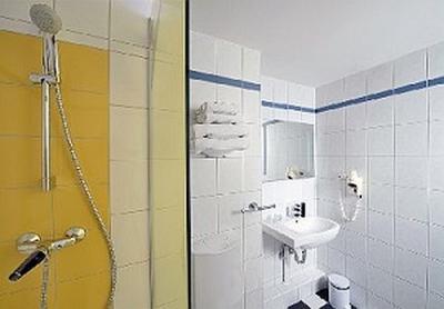 Ibis Styles Budapest City - camere cu baie în hotel de 3 stele la preţ avantajos - ✔️ Ibis Styles Budapest City*** - Hotel de 3 stele pe malul Dunării în Budapesta