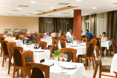 Restaurant în hotelul Airport din Budapesta 4* - ✔️ Airport Hotel Budapest**** - Hotel de reducere cu transport gratuit de la aeroport