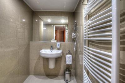 Hotel Anna Budapest - baie frumoasă în Anna Hotel - ✔️ Hotel Anna Budapest ✔️ hotel ieftin de 3* din Budapesta
