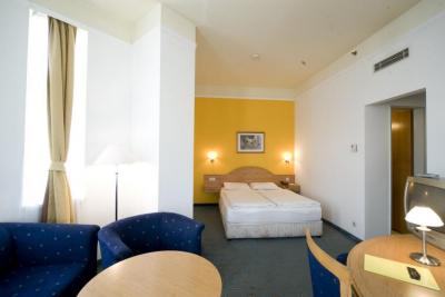 Cameră frumoasă şi modernă în hotelul Golden Park Hotel Budapest - Hotel de 4 stele aproape de gara de Est din Budapesta - Golden Park Hotel Budapest**** - hotel de 4 stele în Budapesta