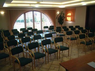 Sală de conferinţe şi evenimte în Hotel Airport Stacio în Vecses, aproape de Budapesta - ✔️ Airport Hotel Stáció Vecsés ✔️ Hotel aeroportul Stáció
