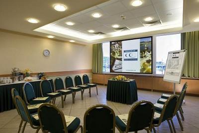 Sală de conferinţă şi de evenimente în hotelul de 4 stele Hotel Arena Budapest - ✔️ Hotel Arena**** Budapest - wellness hotel cu promoţii aproape de Vasarvaros de staţia Stadionok