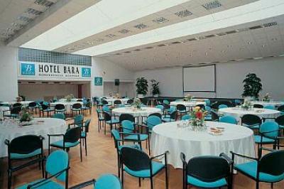 Sală de conferinţe în hotelul Bara de 3 stele din Budapesta, Ungaria - Hotel Bara*** Budapest - La poalele munţii Gellert