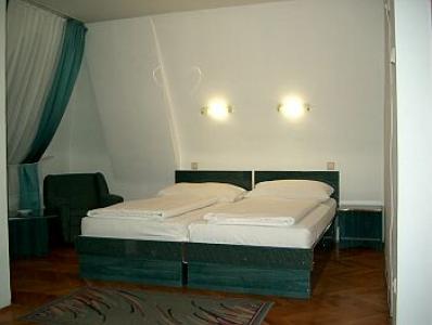 Cameră dublă în hotelul Bara - Cazare ieftină în Budapesta în hotelul Bara de 3 stele - Hotel Bara*** Budapest - La poalele munţii Gellert