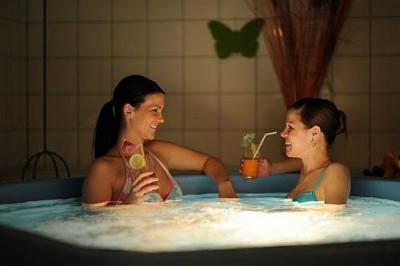 Jacuzzi în Budapesta în hotelul de 3 stele Hotel Millennium Budapest  - Hotel Millennium Budapest - hotel ieftin la Nagyvárad tér în Budapesta
