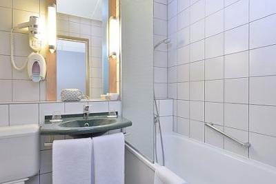 Baie în hotelul Ibis din Budapesta - Hotel Ibis Budapest Citysouth*** - ✔️ Ibis Budapest Citysouth*** - Discount Ibis Hotel în apropiere de Aeroport