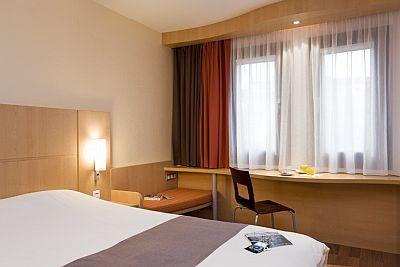 Ibis hotel ieftin în Budapesta 3* Ibis Heroes Square Budapesta - ✔️ Ibis Heroes Square*** Budapest - Hotel Ibis pe strada Dozsa Gyorgy din Budapesta, la un preț bun