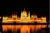Panoramă frumoasă din Hotel Novotel Danube de pe Dunăre şi de Parlament