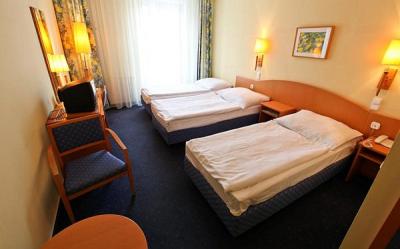 Camera cu 3 paturi la reducere din Hotel Sissi din Budapesta - Sissi Hotel Budapest - cazare ieftină în centrul Budapestei la Hotelul Sissi 