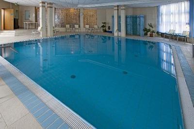 Bazin acoperit în incinta hotelului - relaxare şi odihnă activă - Hotel Rubin - ✔️ Rubin Wellness Hotel Budapest ✔️ hotel wellness Rubin