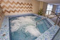 Jacuzzi în centrul spa al hotelului - wellness la Budapesta - conferinţe la Budapesta